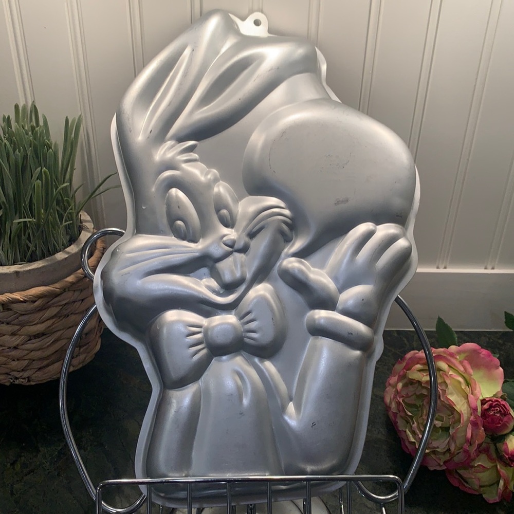 Wilton Bugs Bunny Cake Pan 🐰🍰